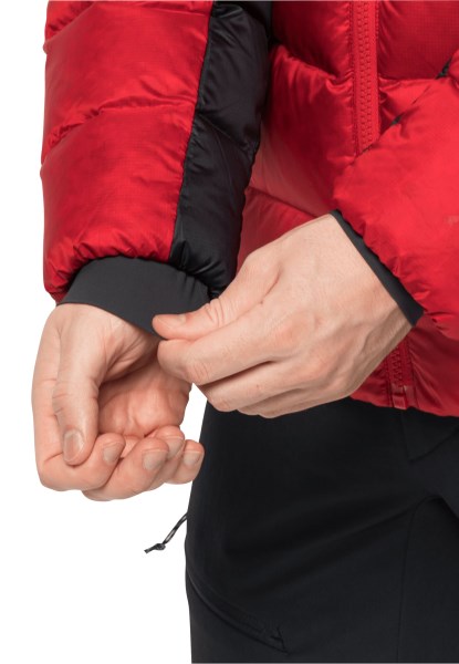 Adrenaline Riet-modus Nebelhorn Trekt Hoodie Met Jack Wolfskin Aan