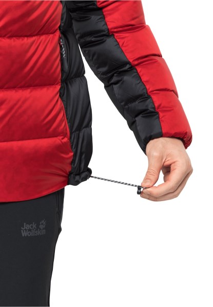 Adrenaline Riet-modus Nebelhorn Trekt Hoodie Met Jack Wolfskin Aan