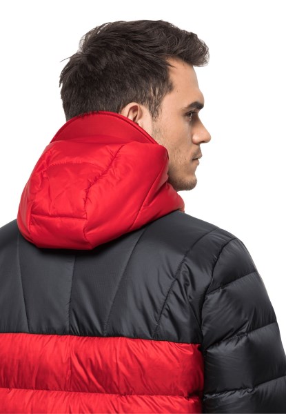 Adrenaline Riet-modus Nebelhorn Trekt Hoodie Met Jack Wolfskin Aan